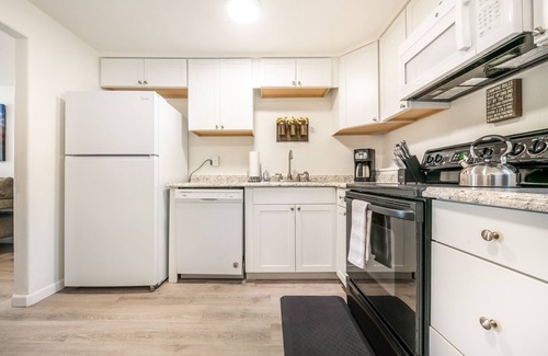 Cimarron Hills Condo | ❤Pleasant Retreat! Dog friendly & near Peterson AFB ❤