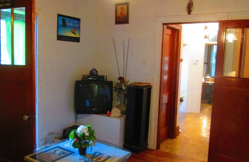 Pont-Viau Apartment | Pleasant Retro 3-Bedroom Apt Next to Metro Station