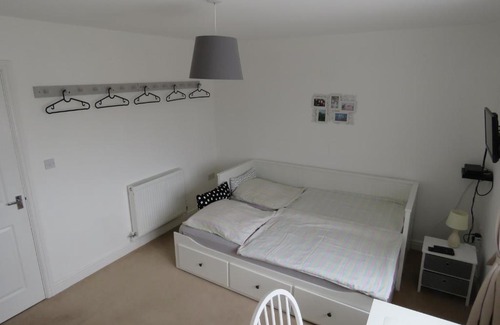 Gelligaer House | Pleasant spacious room