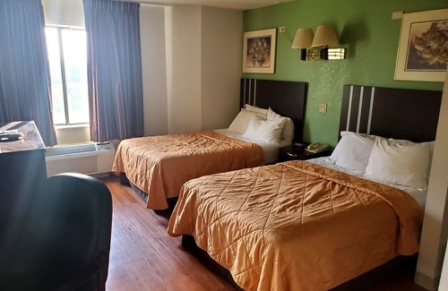 Brooklyn Hotel | Pleasant Stay Inn & Suites