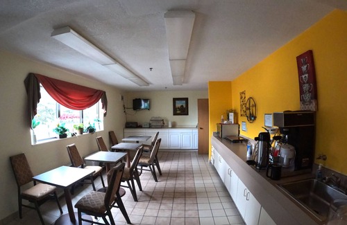 Brooklyn Hotel | Pleasant Stay Inn & Suites