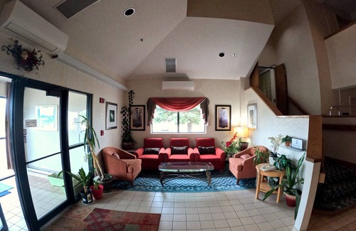 Brooklyn Hotel | Pleasant Stay Inn & Suites