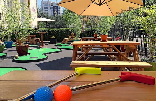 Goose Hollow Hotel | Pleasant Stay! Pet-friendly Accommodation Close to Powell's City of Books!