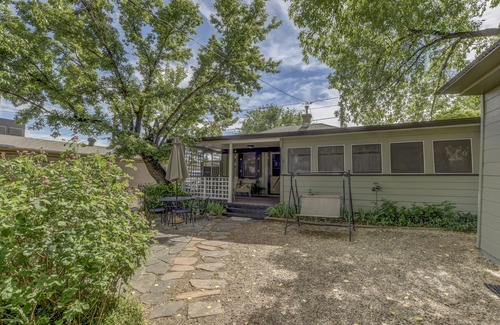 Prescott House | Pleasant Street Cottage ~ The Perfect Location with all the Comforts of Home