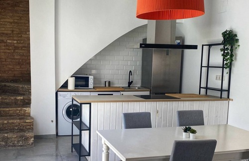 Sedavi House | Pleasant townhouse with parking area