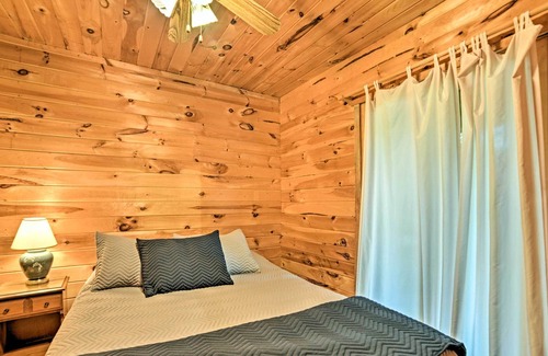Springville Cabin | Pleasant View Resort Cabin on Kentucky Lake!