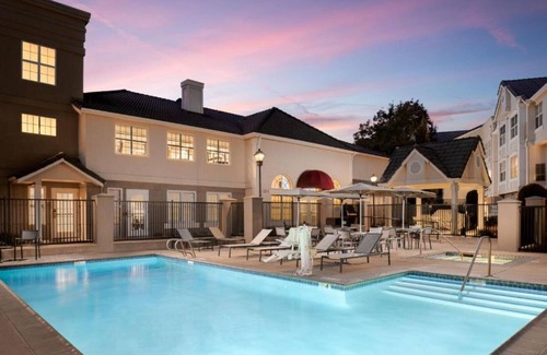 Pleasanton House | Pleasanton’s Conveniently Located Extended
