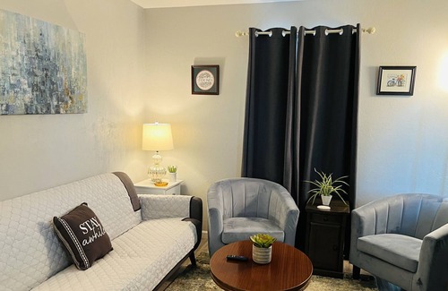 Lemoore House | Pleasantville