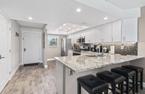 Bradenton Beach Condo | Please bear with us while we complete our hurricane repairs! Gulf View 102.