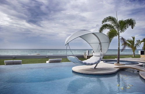 Plum Bay Villa | PLEASE ENQUIRE FOR OUR SPECIAL RATES Luxury beachront villa located on Plum Bay