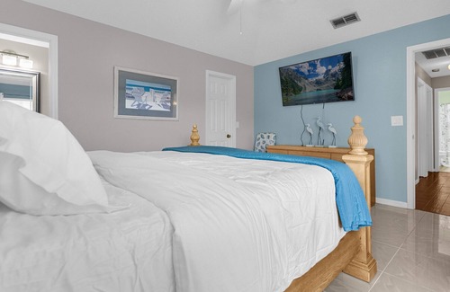 Westridge House | Pleasing4BD3BA Villa with Heated Pool/Dog Friendly/20min away from Disney