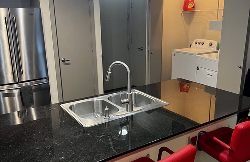 Dallas Design District Apartment | Pleasurable 2 bedroom apartment—downtown dallas!