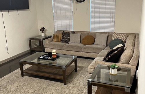 Dallas Design District Apartment | Pleasurable 2 bedroom apartment—downtown dallas!