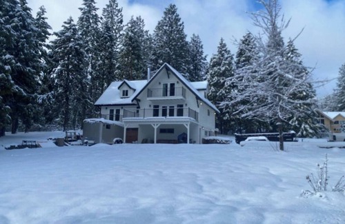 Mount Shasta House | Pleiadian Starship Mystic Retreat Temple