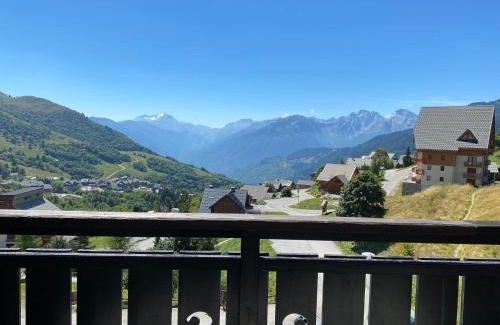 Montgellafrey Apartment | Plein sud, grande pièce de vie, vue imprenable sur les montagnes et parking couvert privé