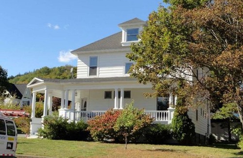 Munising House | Plenty of Parking & Trail Access! Walk to restaurants & bars in Munising
