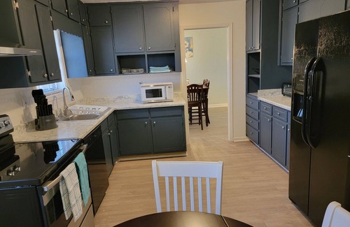 Stone Mountain House | Plenty of Space 35 Minutes From Atlanta Sleeps 20+