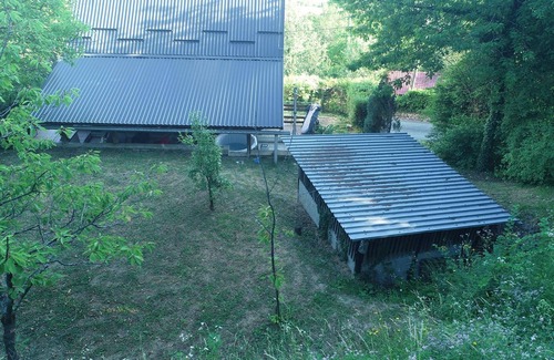 Breznik Plesivicki Apartment | Plesivica Hillside Holiday Home With Hot -tub