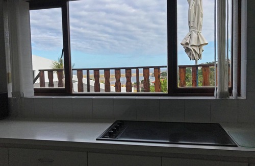 Plettenberg Bay House | Plett Beacon House, 6 Bedroomed close to beach,shops,restaurants & activities.