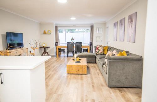 Plettenberg Bay Apartment | Plettenberg Bay Unit 2 Greenpoint Mews Apartment with Backup Power