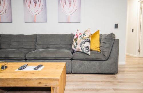 Plettenberg Bay Apartment | Plettenberg Bay Unit 2 Greenpoint Mews Apartment with Backup Power