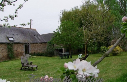 Pleudihen-sur-Rance Cottage | Pleudihen/Rance between St Malo and Dinan Stone house 2 ears 1-2 pers QUIET