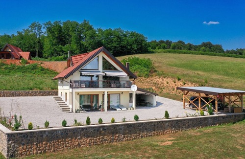 Barilovic House | Plivanje u zalazak sunca - Three Bedroom House