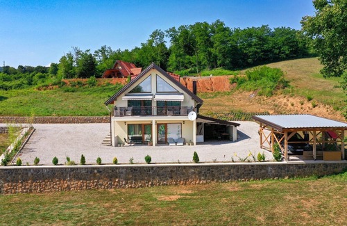 Barilovic House | Plivanje u zalazak sunca - Three Bedroom House
