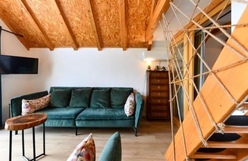 Barilovic House | Plivanje u zalazak sunca - Three Bedroom House