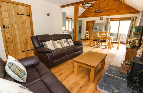 Bleddfa Cottage | PLOONY HILL LODGE, pet friendly, with hot tub in Bleddfa