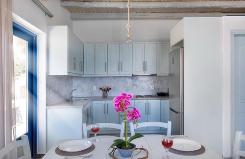 Loutro Apartment | Plori - Molos Apartments