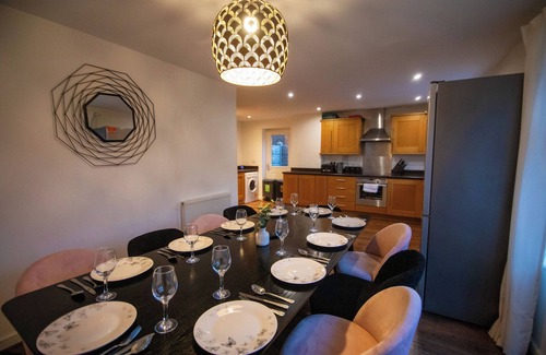 Andover House | Plough House - Andover - Sleeps 10