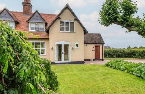 Wollerton House | Ploughmans Cottage