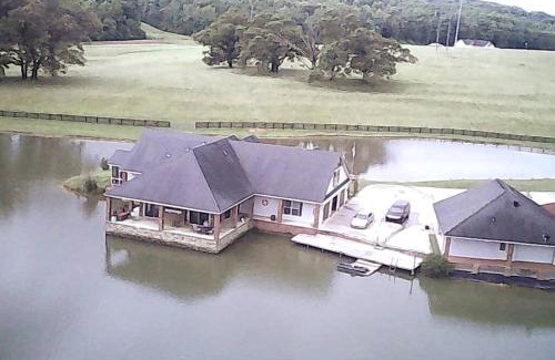 Banks County House | Plover Ponds Retreat - Lake view vacation home
