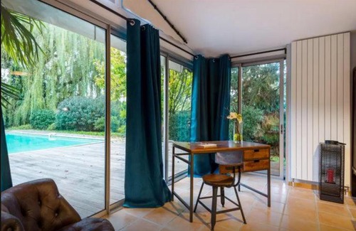 Saint-Cyr-au-Mont-d'Or Bed & Breakfast | Plum'Art