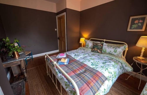 Scunthorpe Other | Plum Cottage: Sleeps 8