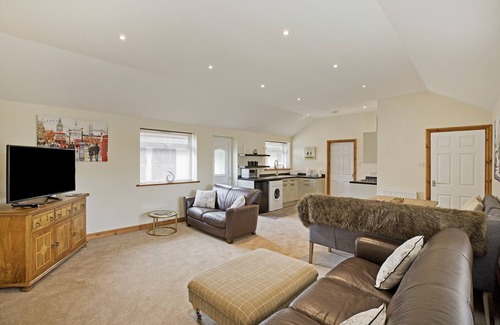 Knaresborough Cottage | PLUM COTTAGE, with a garden in Knaresborough