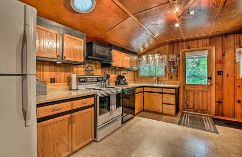 Elwood Apartment | Plum Creek Retreat with Beach near Johnson Lake