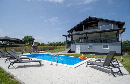 Gospic Villa | Plum house - villa with pool