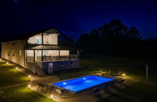 Gospic Villa | Plum house - villa with pool
