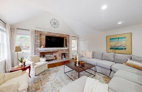 West Barnstable House | Plum Paradise