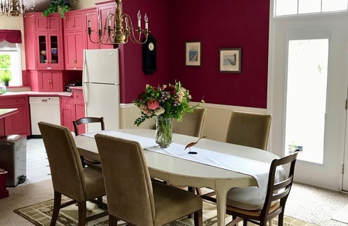 Ephraim House | "Plum Retreat" is spacious, warm & beautiful, and surrounded by gardens.
