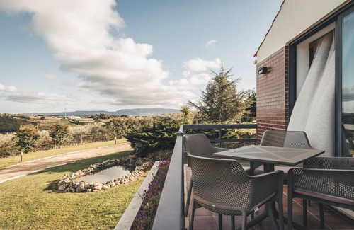Carvalhal House | Plum Room