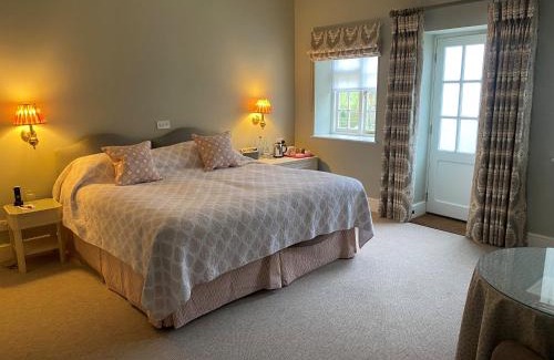 Sturminster Newton Hotel | Plumber Manor Hotel