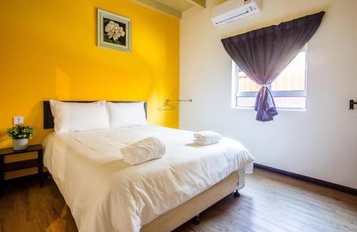 Benggali House | Plumeria 5BR Garden House by uBook