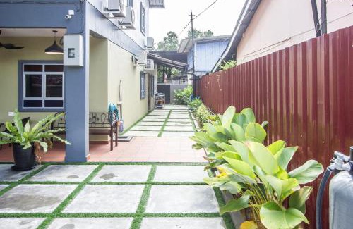 Benggali House | Plumeria 5BR Garden House by uBook