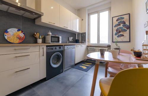 Sablon Apartment | Plumeria - Grand Appartement 75m2 - Au calme et Jardin - Proche Gare, Nouvelle Ville - Parking Public Gratuit - 2 Chambres - 4 Lits séparés