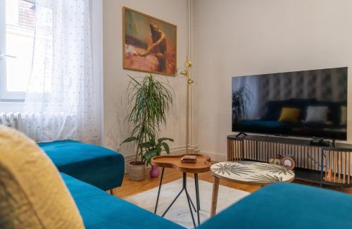 Sablon Apartment | Plumeria - Grand Appartement 75m2 - Au calme et Jardin - Proche Gare, Nouvelle Ville - Parking Public Gratuit - 2 Chambres - 4 Lits séparés