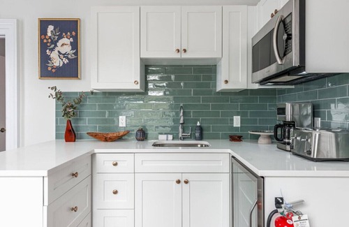 Stratford Apartment | Plums Unit 1: Downtown - King