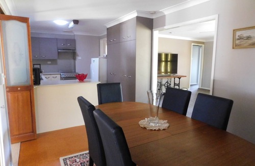 Sawyers Gully House | Plumstead Guesthouse – entire house in Lovedale wine country